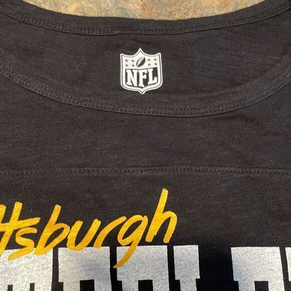 NFL Team Apparel Pittsburgh Steelers Woman’s Medium Tee Shirt Scoop Neck - Picture 4 of 8